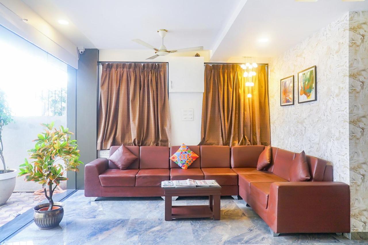 Oyo 15741 Z Inn Phursungi Exterior foto