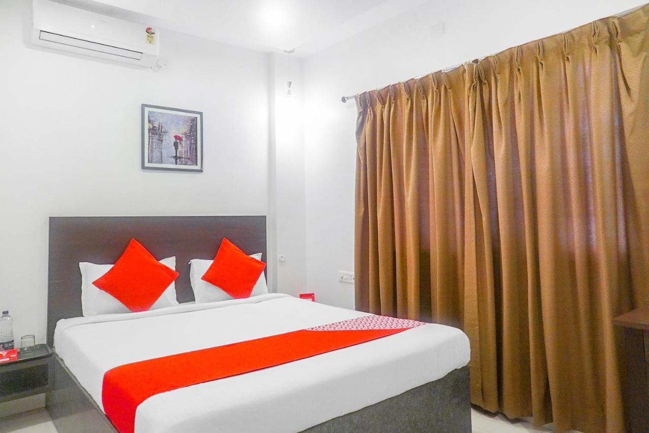 Oyo 15741 Z Inn Phursungi Exterior foto