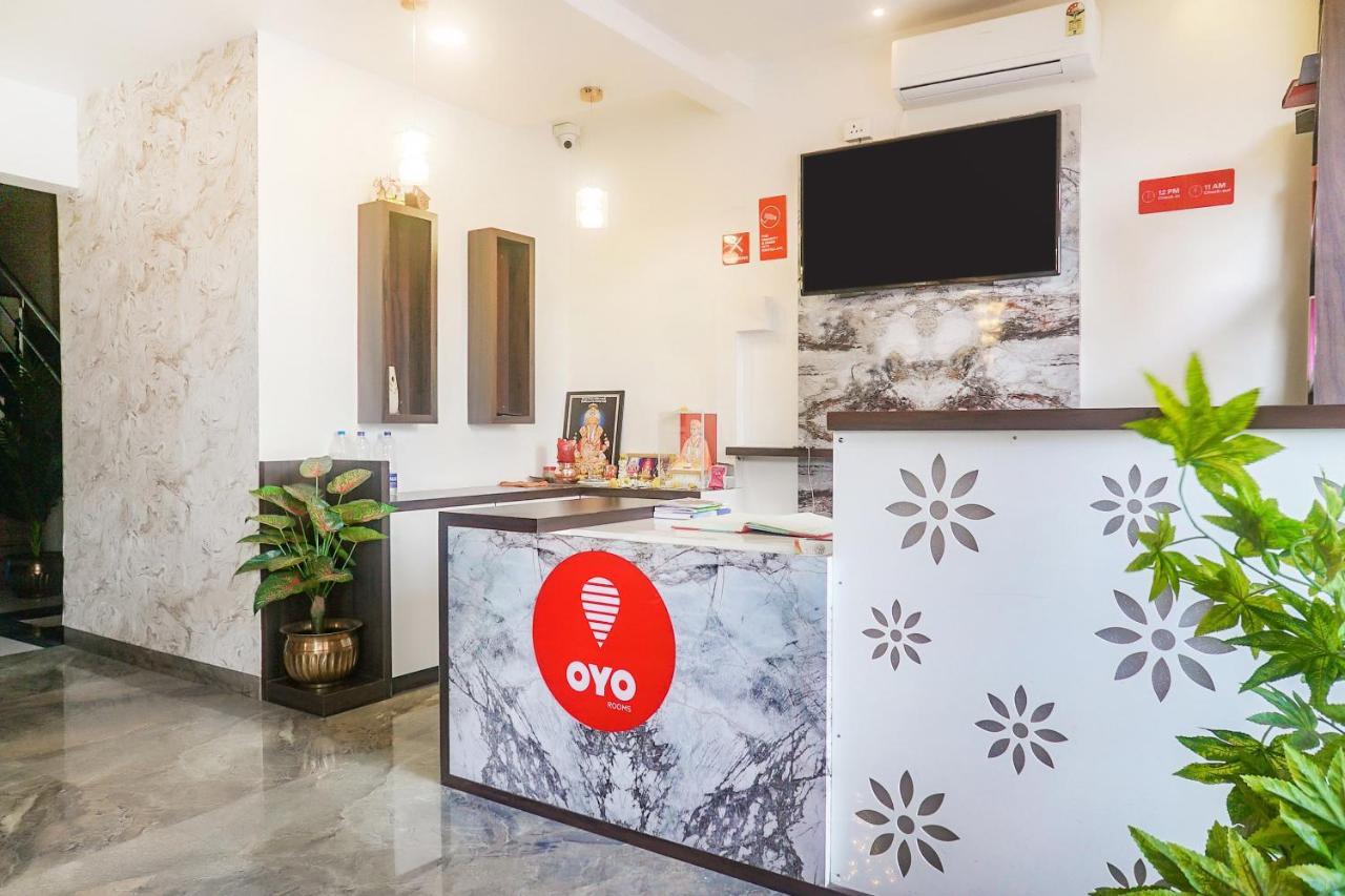 Oyo 15741 Z Inn Phursungi Exterior foto