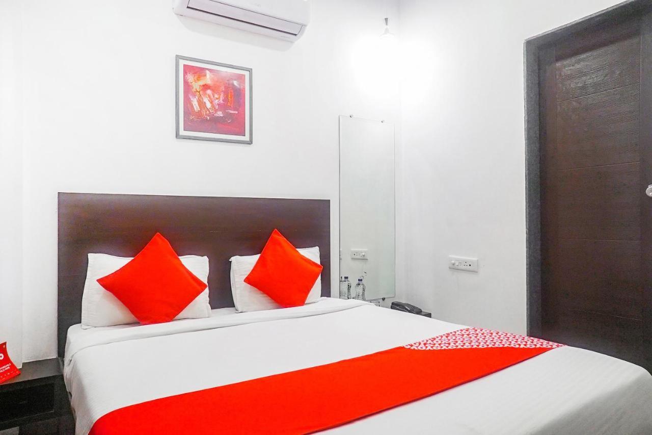 Oyo 15741 Z Inn Phursungi Exterior foto