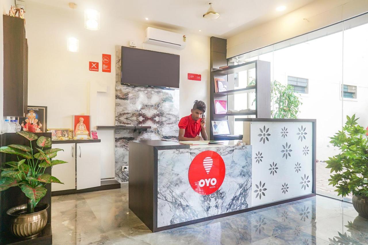 Oyo 15741 Z Inn Phursungi Exterior foto
